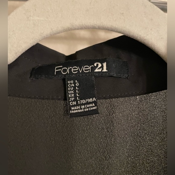 Forever 21 Punk Blouse with Studs on Collar Size Large - Picture 3 of 3